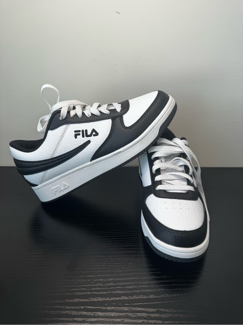 FILA men’s Black and White Low-Top Sneakers